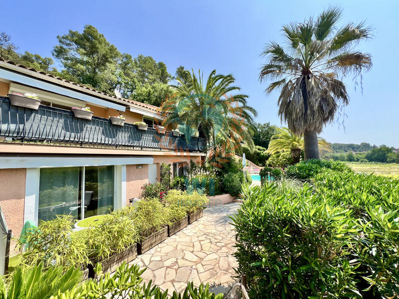 Maison - 233 m² - 10 pièces