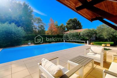 Villa - 204 m² - 6 pièces