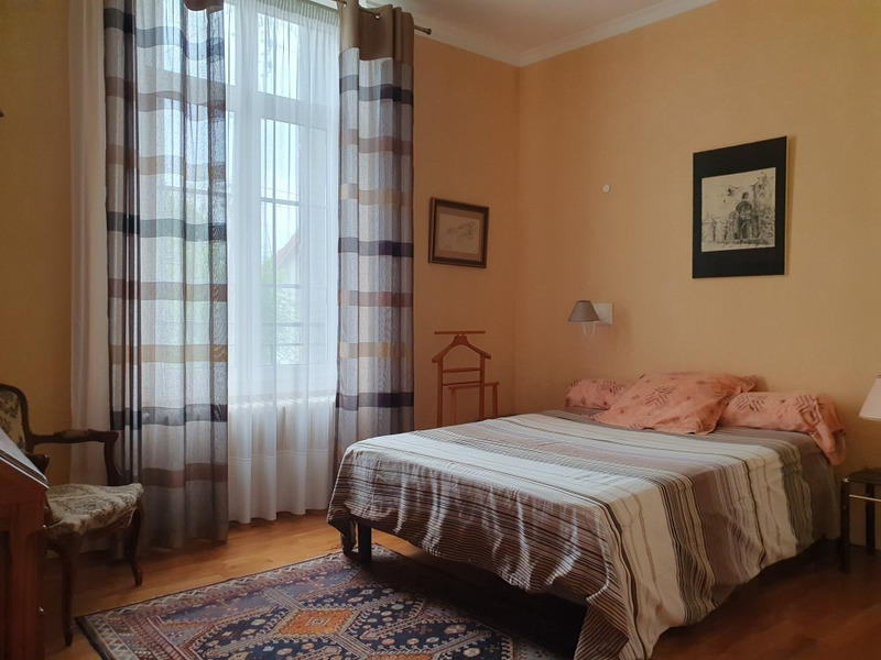 Maison - 222 m² - 8 pièces