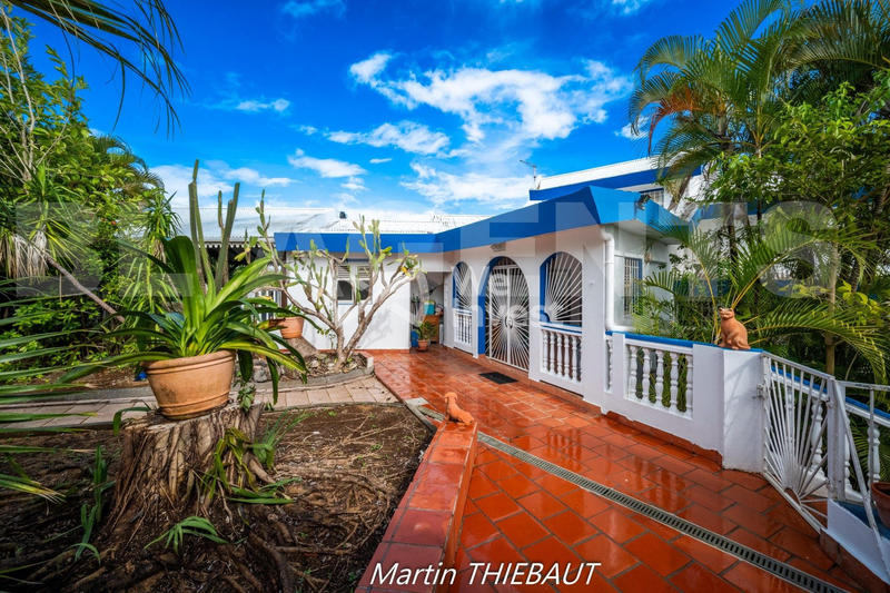 Maison - 260 m² - 12 pièces