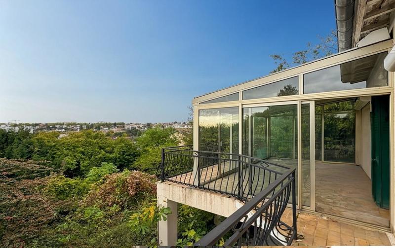 Maison - 210 m² - 8 pièces