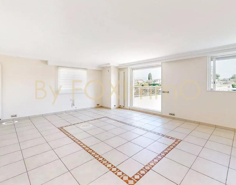 Maison - 240 m² - 6 pièces