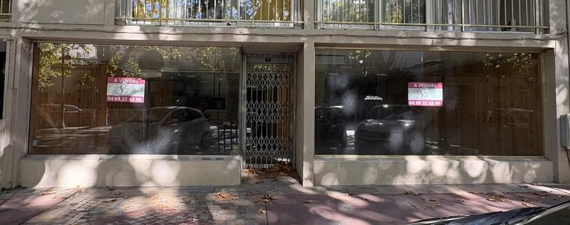 Local commercial - 350 m² - 4 pièces