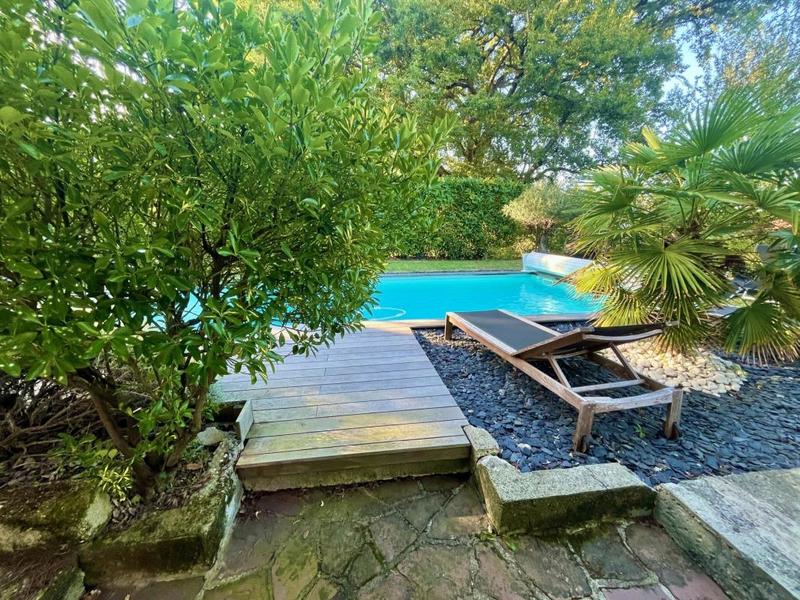 Villa - 298 m² - 10 pièces