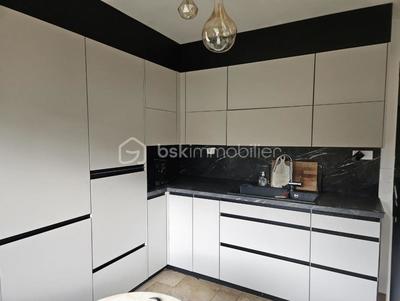 Maison traditionnelle - 185 m² - 10 pièces