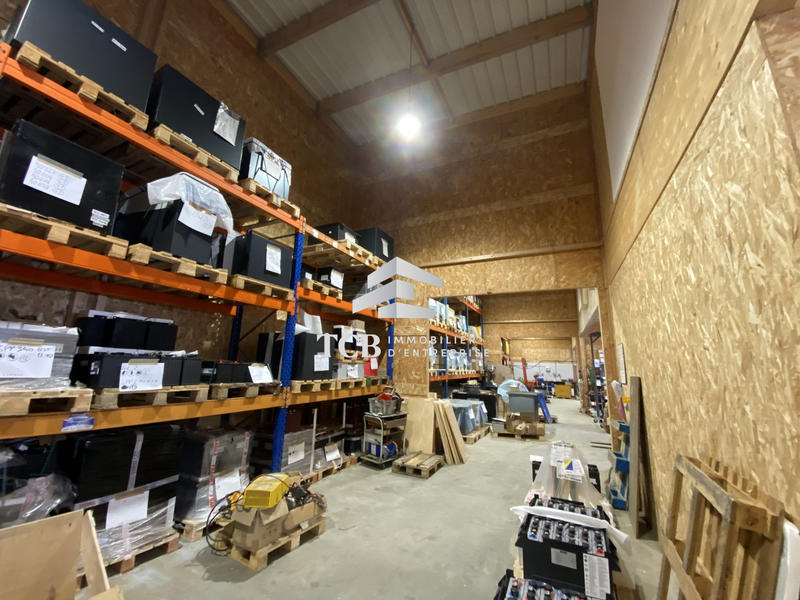 Local d'activités - 166 m²