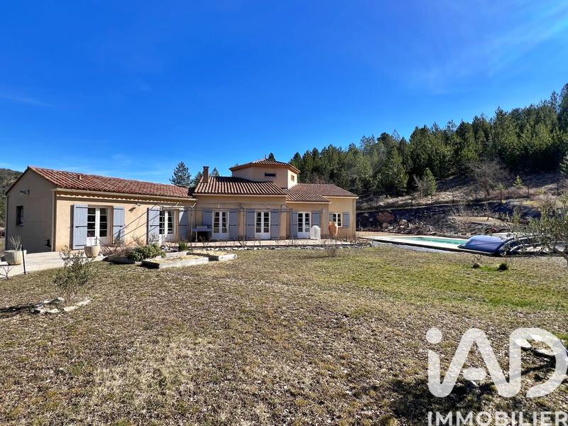 Maison - 266 m² - 7 pièces