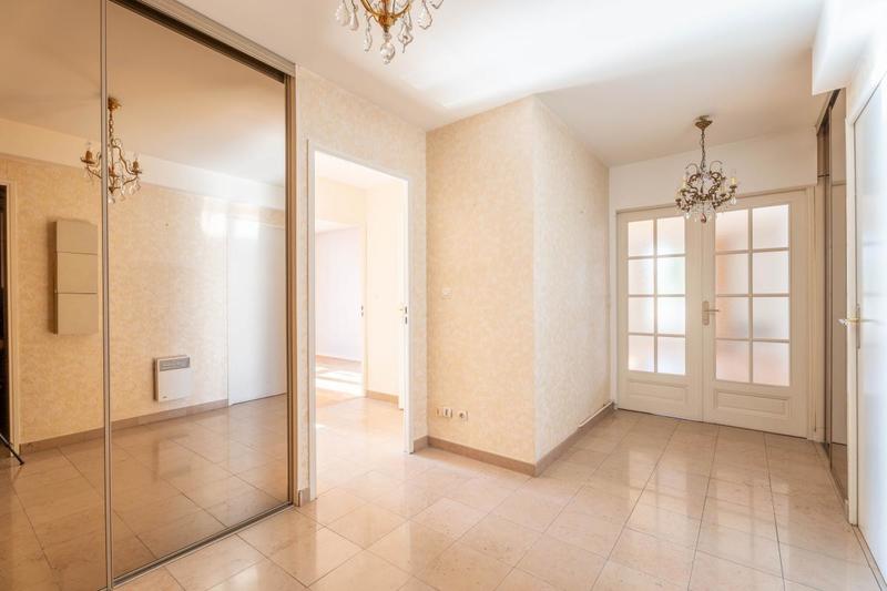 Appartement - 167 m² - 6 pièces