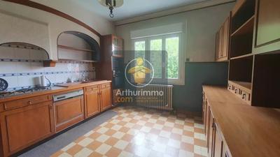 Maison - 137 m² - 9 pièces