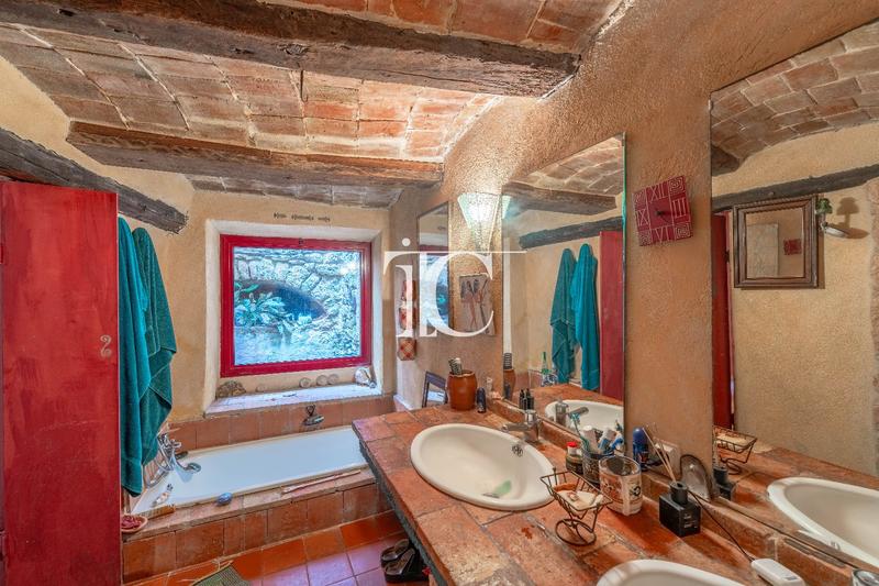 Maison - 350 m² - 11 pièces