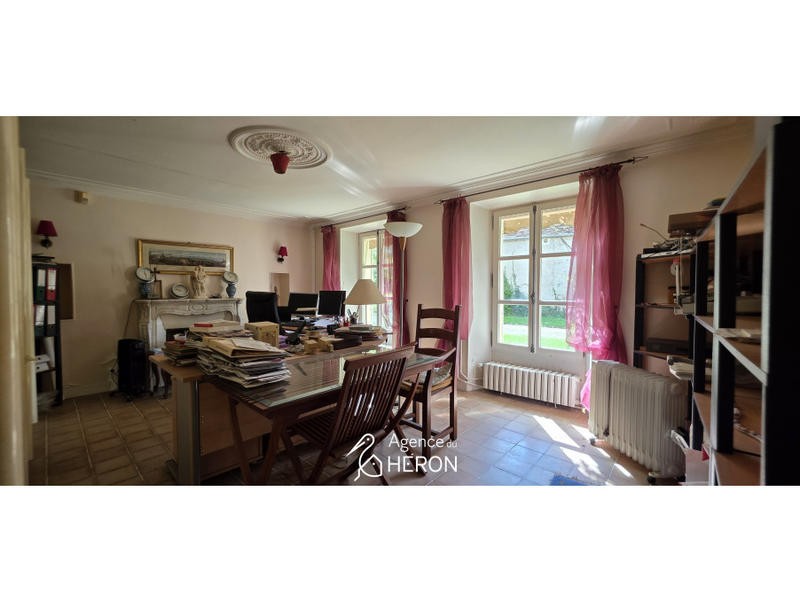 Maison - 374 m² - 10 pièces