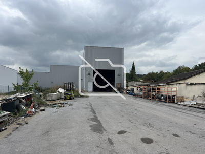 Entrepôt - 1 668 m²