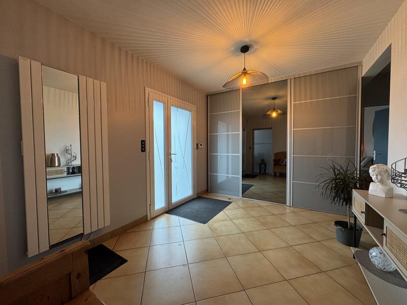 Maison - 210 m² - 6 pièces