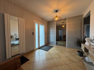 Maison - 210 m² - 6 pièces