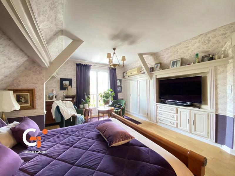 Propriété - 300 m² - 10 pièces