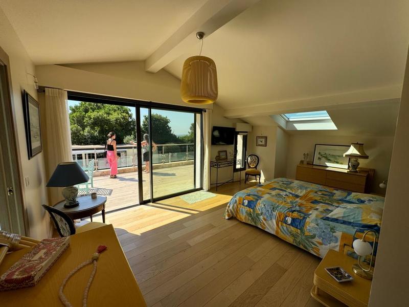 Villa - 358 m² - 10 pièces