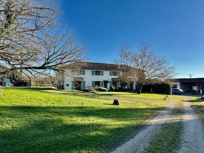 Propriété - 540 m² - 18 pièces