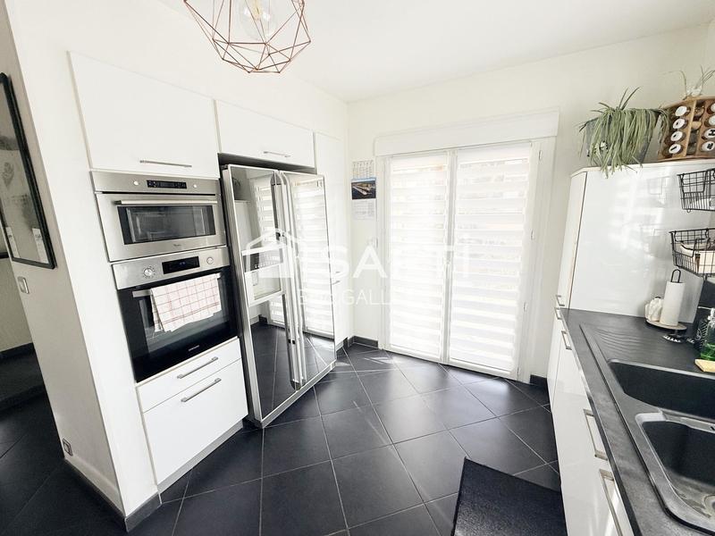 Maison - 210 m² - 8 pièces