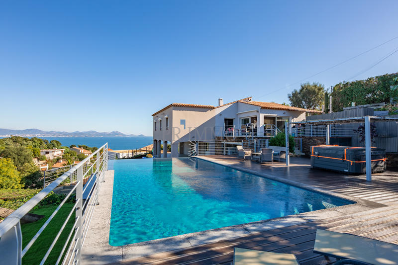 Maison - 261 m² - 7 pièces