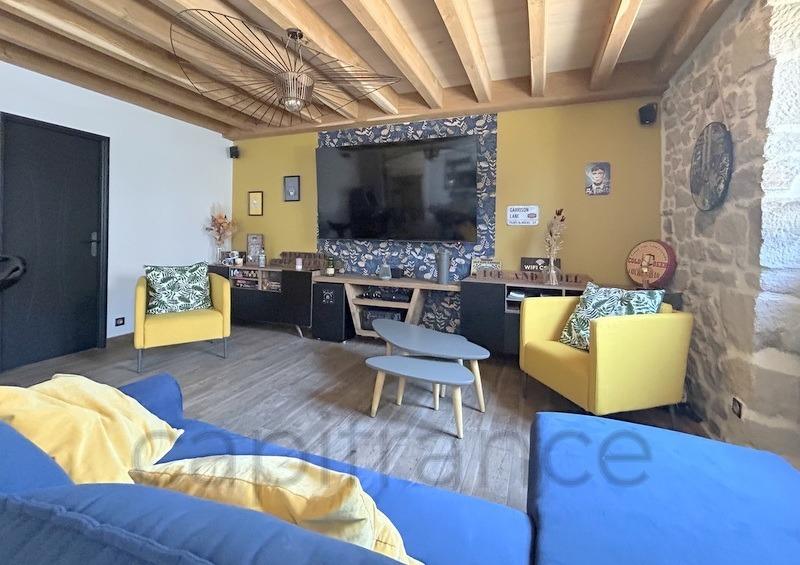 Propriété - 220 m² - 10 pièces