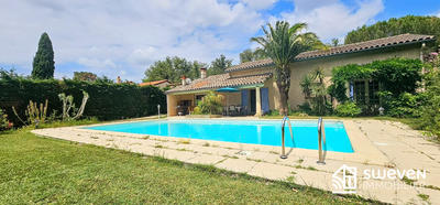 Maison traditionnelle - 202 m² - 7 pièces