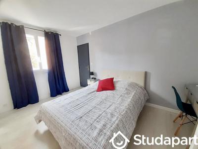 Chambre - 11 m² - 1 pièce