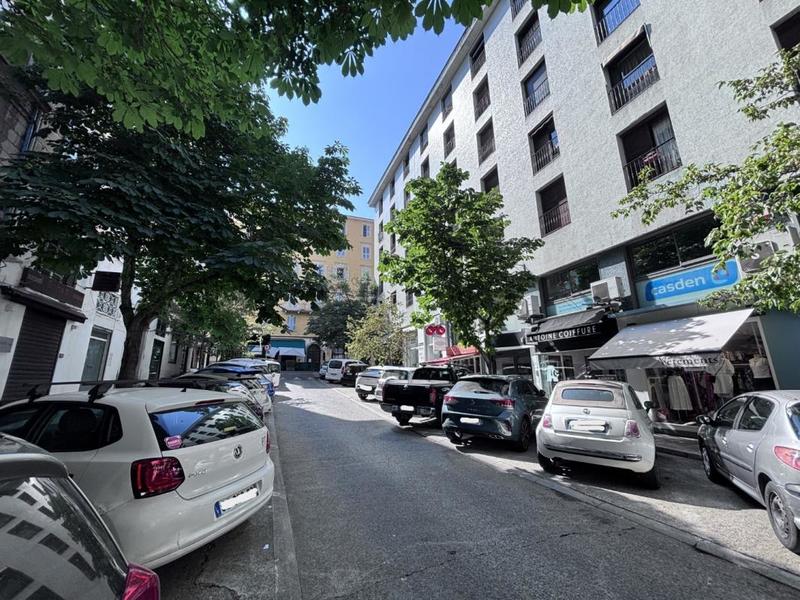 Local commercial - 32 m² - 1 pièce