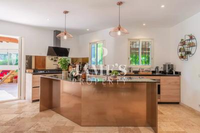 Maison - 198 m² - 5 pièces