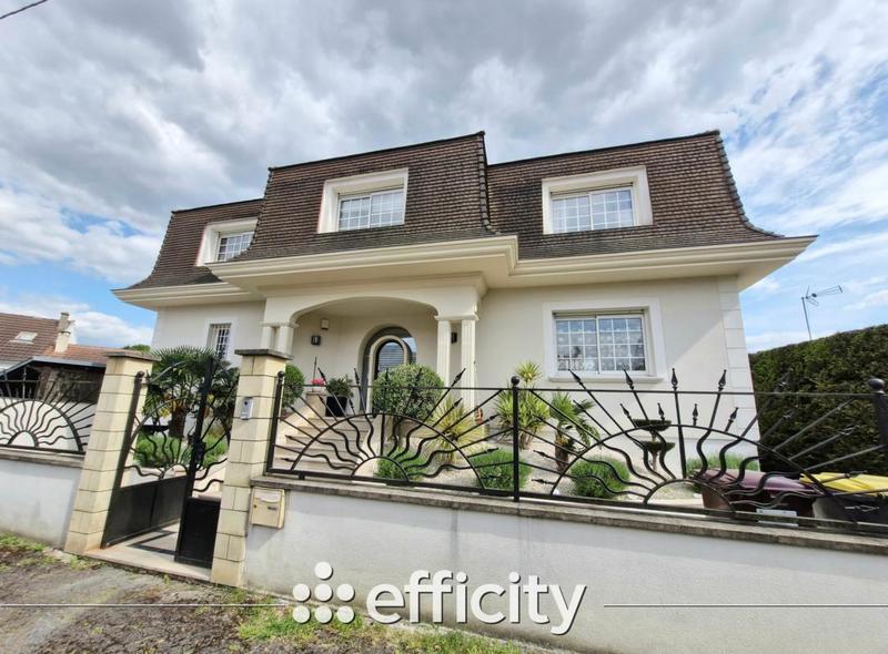 Maison - 242 m² - 6 pièces