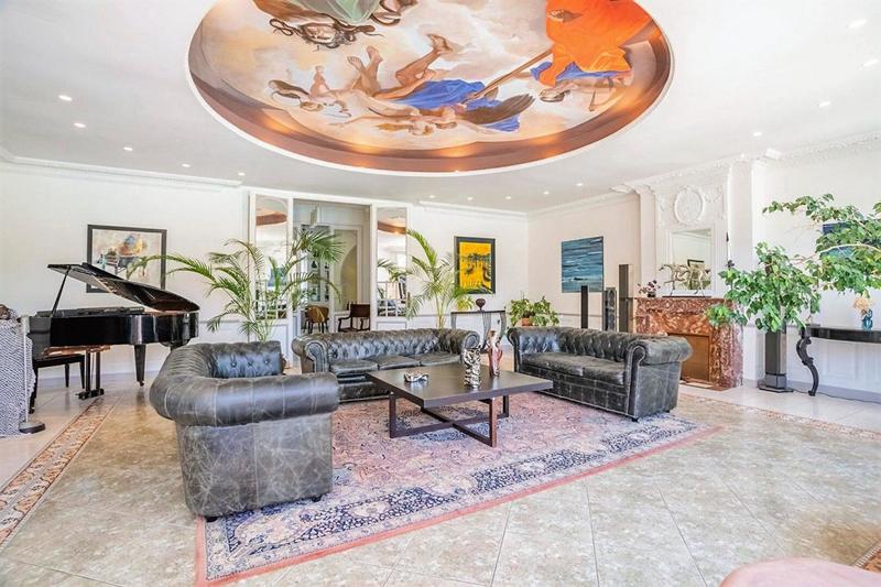 Demeure - 453 m² - 11 pièces