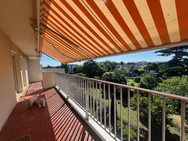 Appartement - 100 m² - 6 pièces