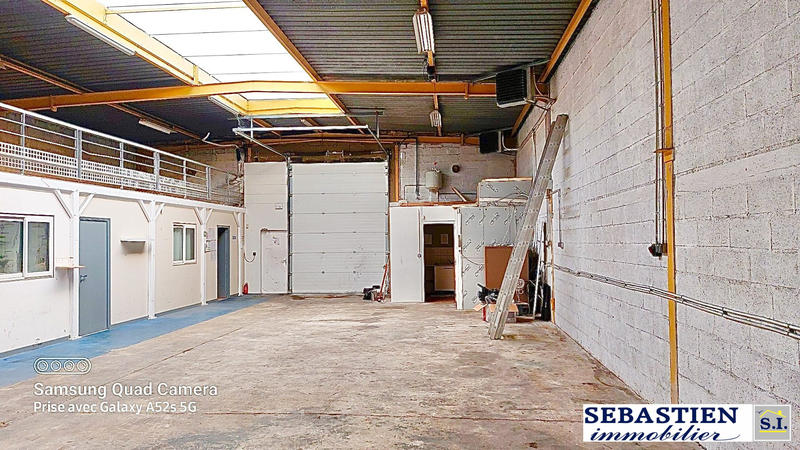 Local d'activités - 254 m²