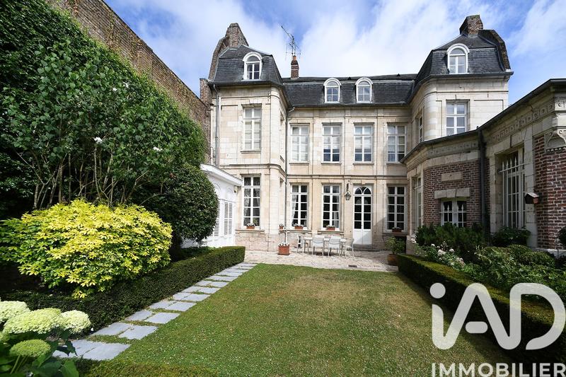 Maison - 240 m² - 8 pièces