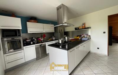 Maison - 202 m² - 7 pièces