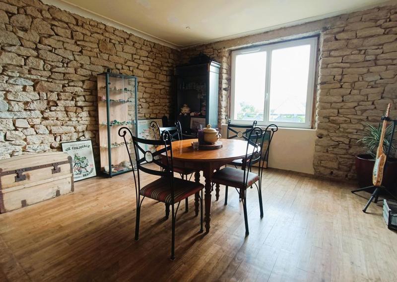 Maison - 104 m² - 4 pièces