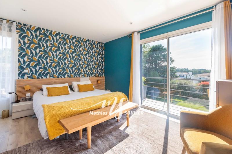 Maison - 300 m² - 8 pièces