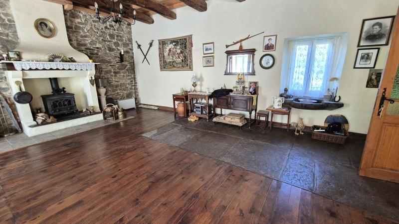 Maison - 207 m² - 6 pièces