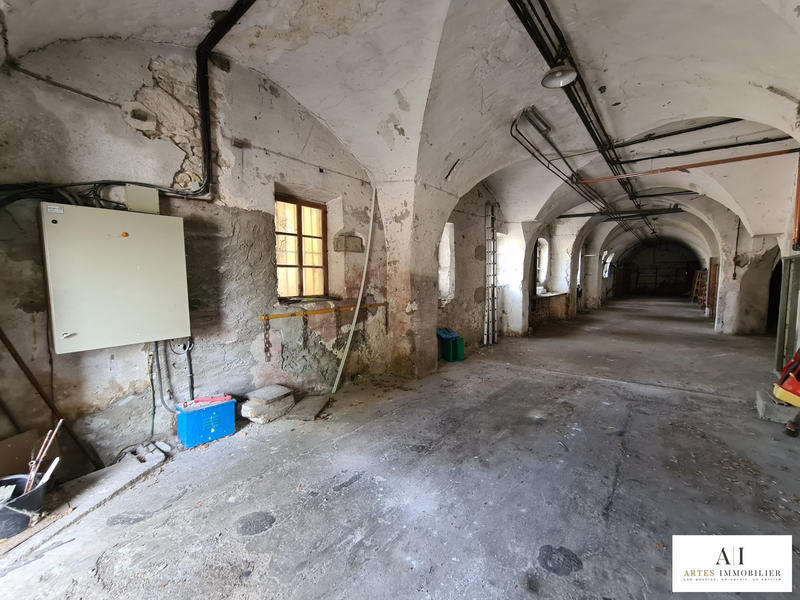 Parking / Garage - 305 m²