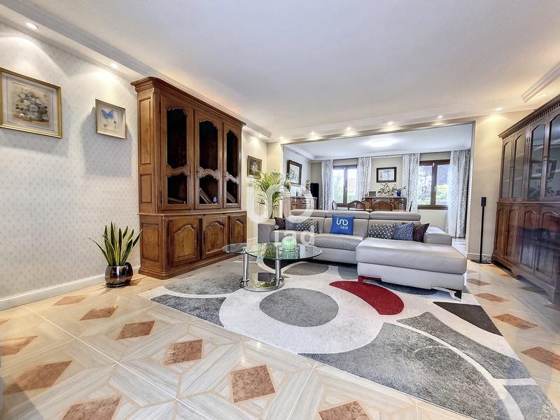 Maison - 180 m² - 7 pièces