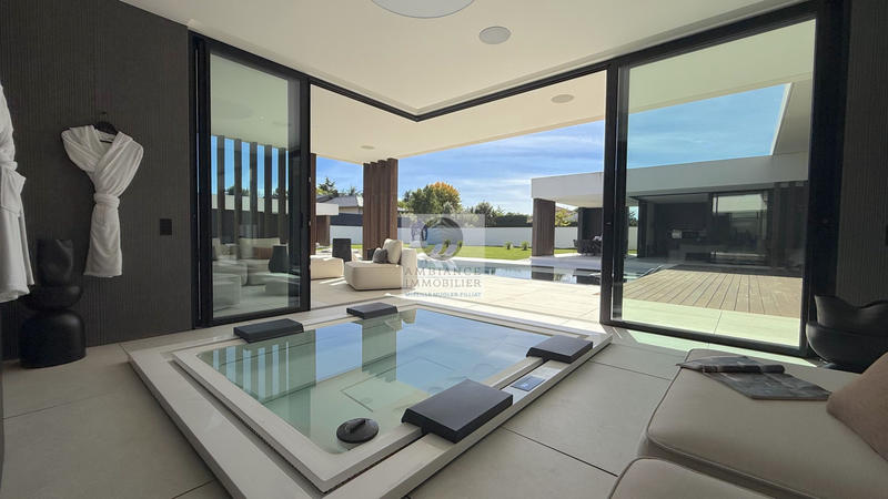 Maison - 282 m² - 7 pièces