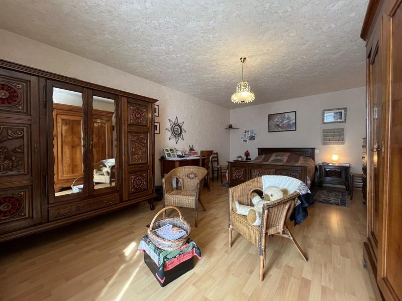 Maison - 228 m² - 10 pièces