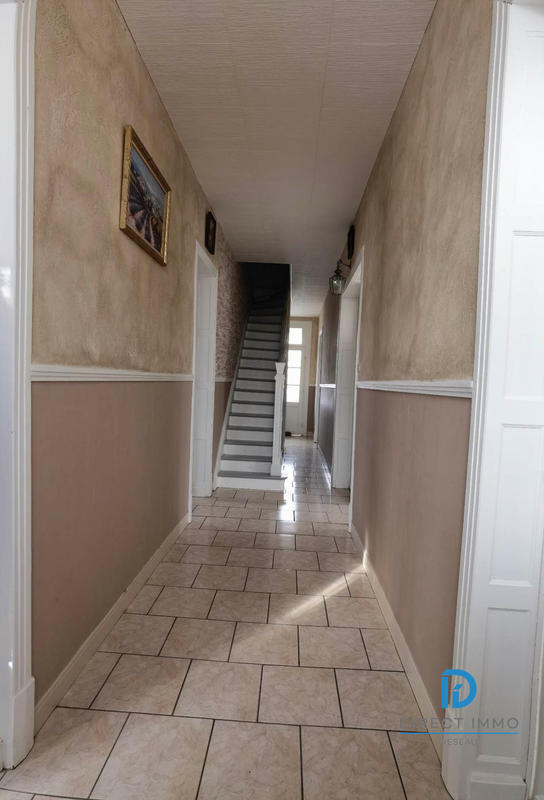 Maison - 168 m² - 8 pièces