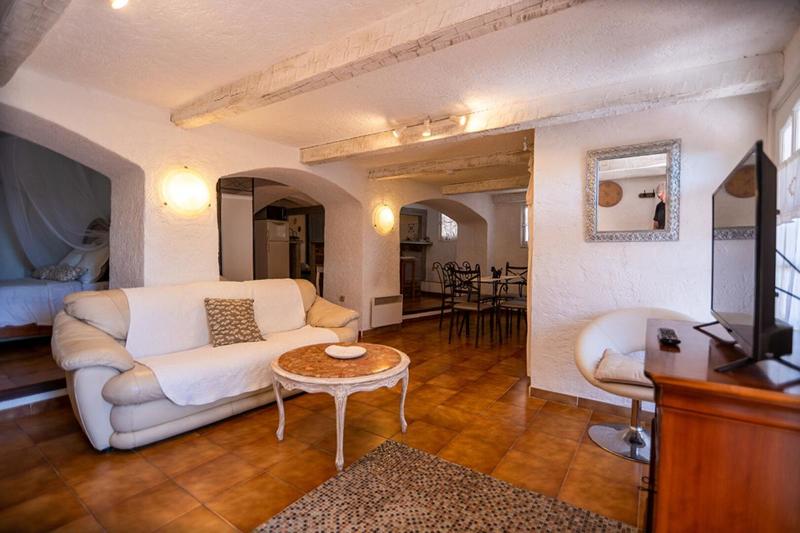 Maison - 360 m² - 16 pièces