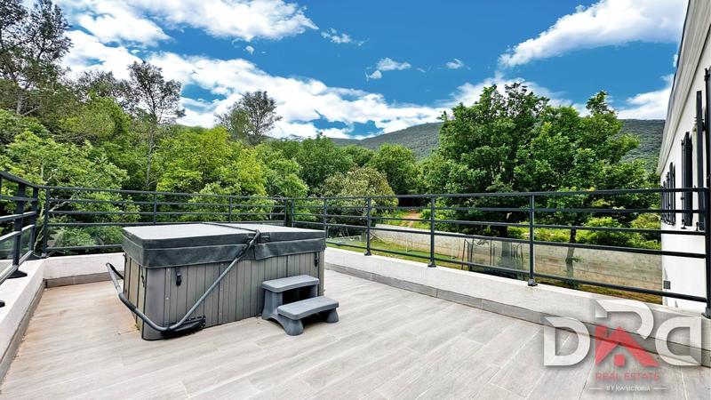 Maison - 205 m² - 8 pièces