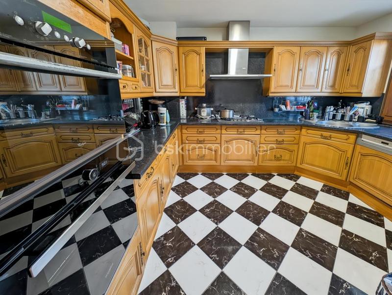 Maison - 147 m² - 8 pièces