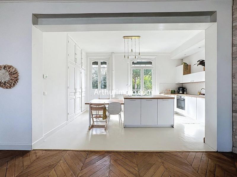 Maison - 280 m² - 10 pièces