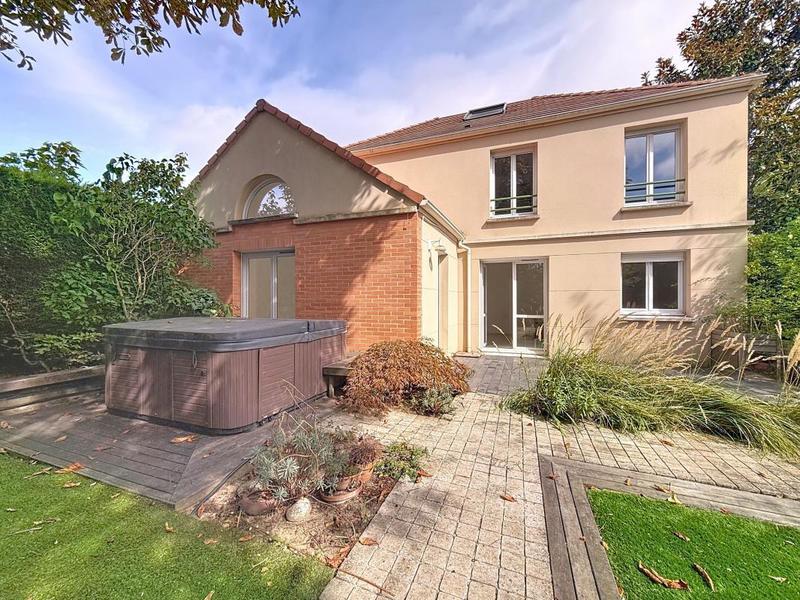 Maison - 163 m² - 8 pièces