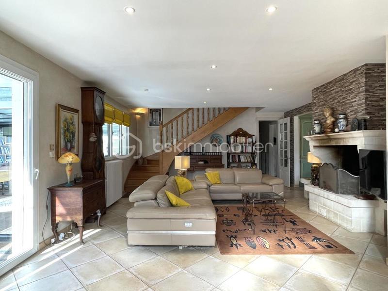 Maison traditionnelle - 263 m² - 8 pièces