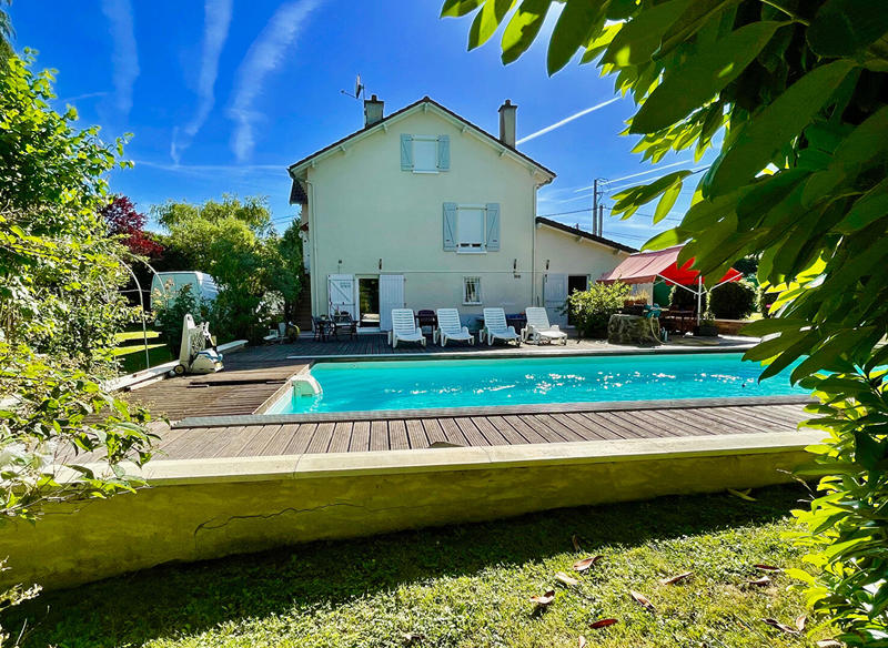 Maison - 213 m² - 8 pièces