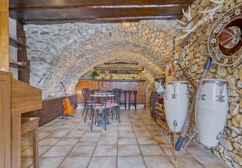 Propriété - 231 m² - 6 pièces